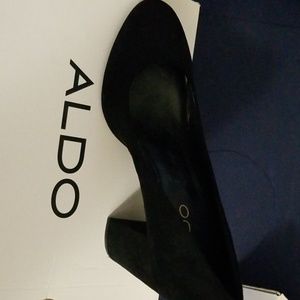 Suede platform pumps